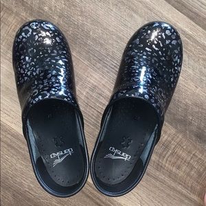 women's dansko clogs